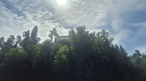 Parkiraj metlu, uzmi krunicu
