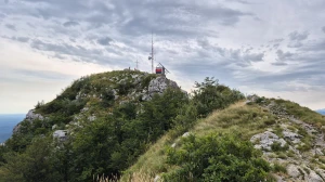 Parkiraj metlu, uzmi krunicu