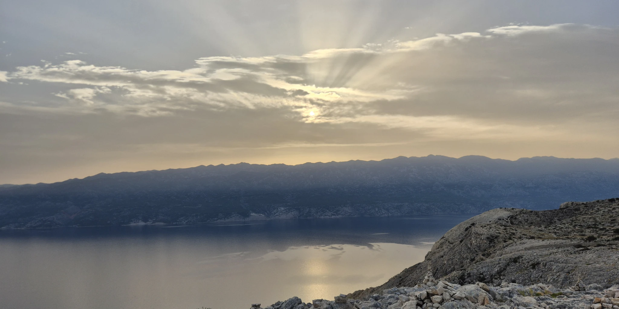 Sunce iznad Velebita