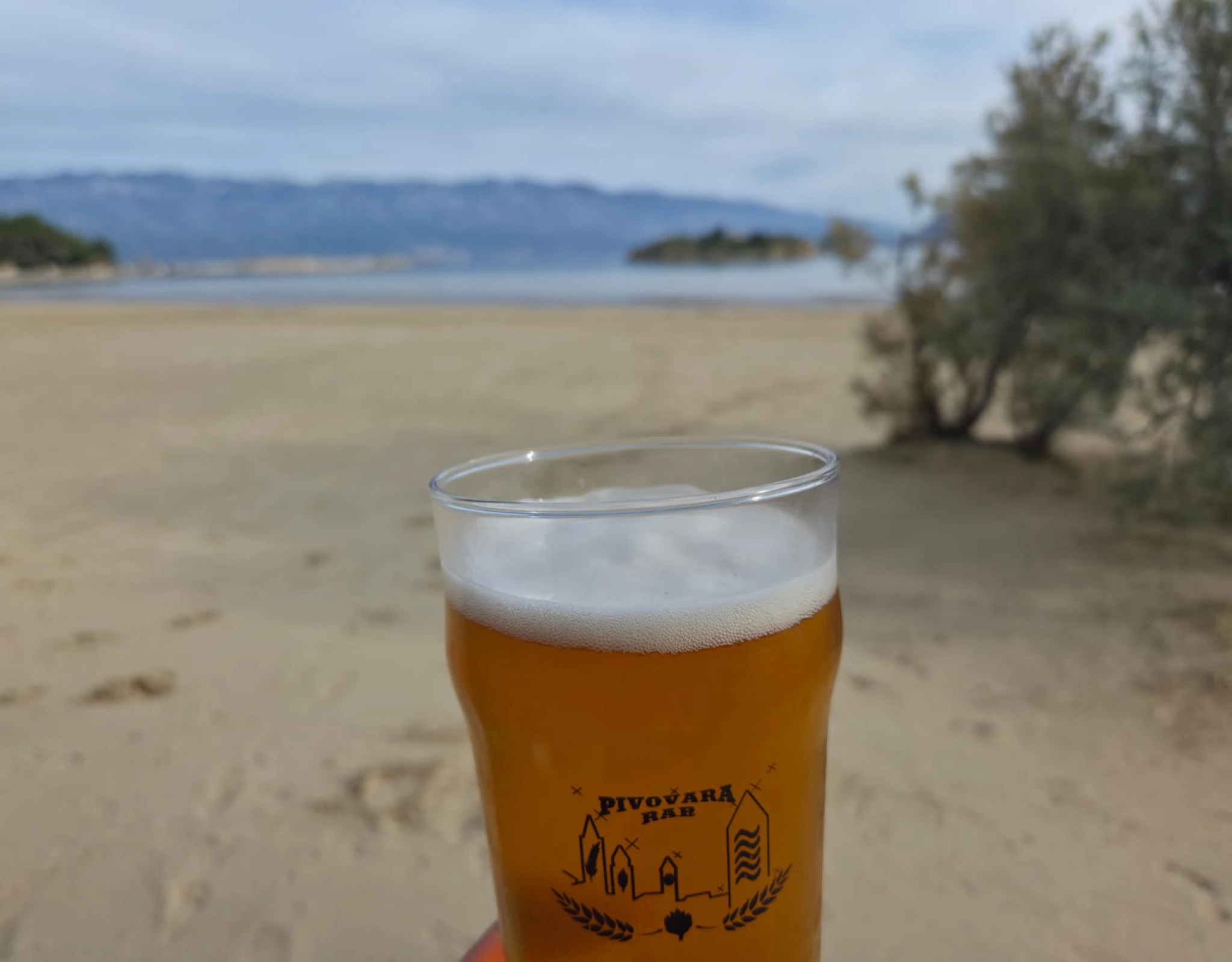 Rajsko pivo, Ludi Brav, Rab